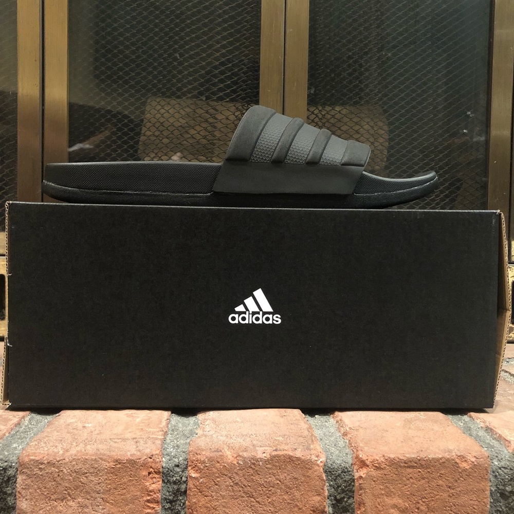 NEW Adidas Adilette Comfort Slides BB1095 Women’s Size 9x2, 10, 11